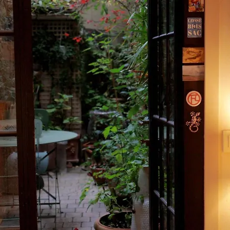 Comme Dans Maison Au Milieu Du 5eme * 파리